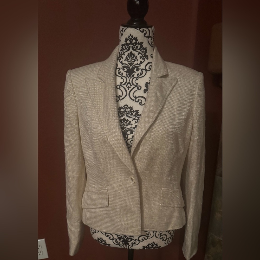 Elegant Cream Women's Blazer